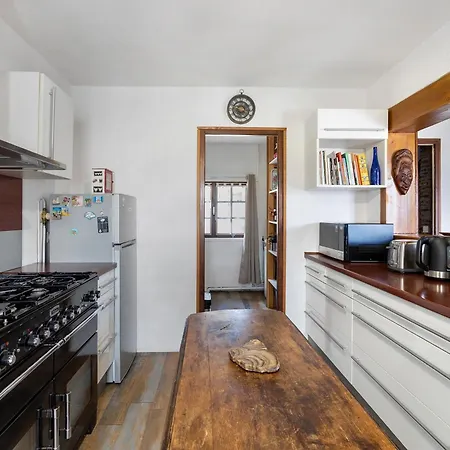 Maison Calme Au Centre Du Village Holiday home *