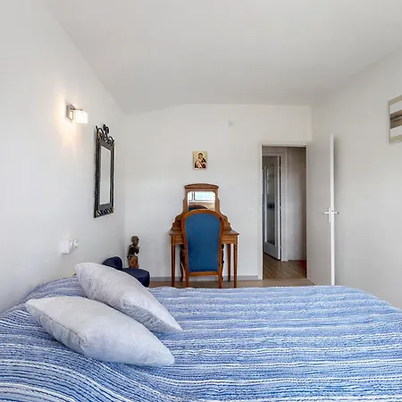 Holiday home Maison Calme Au Centre Du Village *