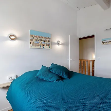 Holiday home Maison Calme Au Centre Du Village