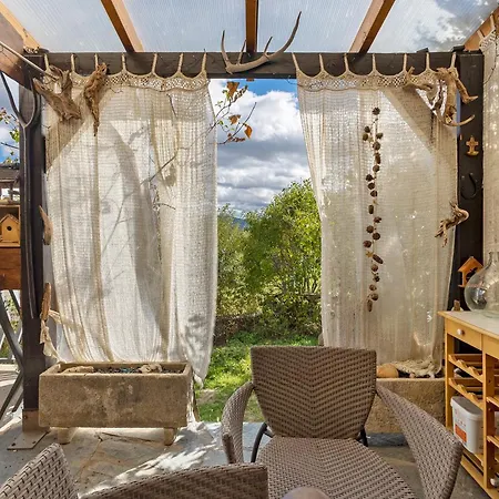 Maison Calme Au Centre Du Village Holiday home Egat