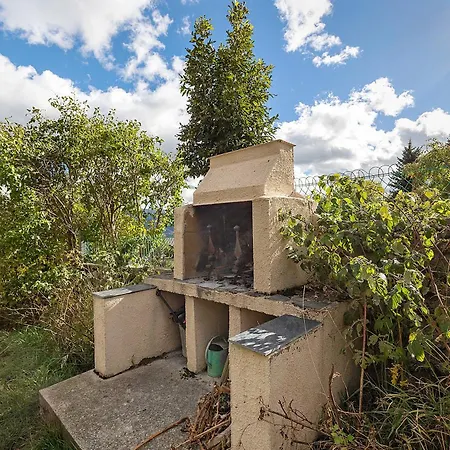 Maison Calme Au Centre Du Village Holiday home Egat