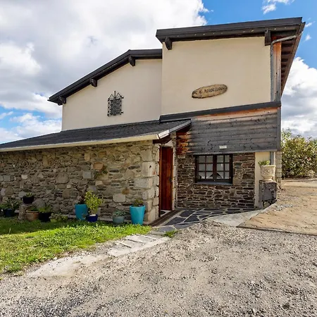 Maison Calme Au Centre Du Village